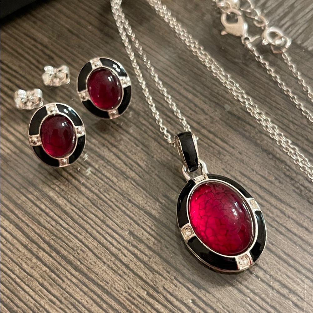 2012 Avon East End Gift Set - Red Necklace & Earrings - Picture 6 of 16